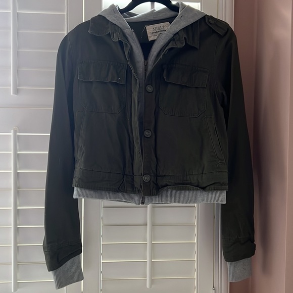Army Green Light Jacket - Picture 2 of 4